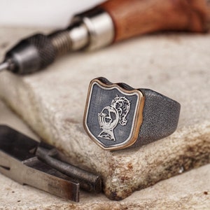 Men&#39;s Mystical Knight Silver Ring, Handcrafted Chivalry Symbol Signet, Medieval Warrior Engraved Band
