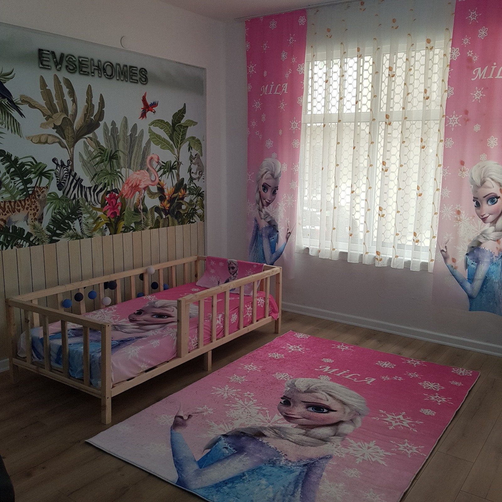 Discover Adorable Cartoon Pattern Girl Personalized Kids Room Rug - Anti-Allergic and Customized for Baby Nursery Room with Non-Slip Backing