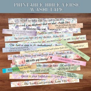 Puede incluir: Tiras de cinta washi imprimibles con versículos bíblicos en varios diseños florales y estampados. Los versículos incluyen "El Señor es mi pastor", "Grande es tu fidelidad" y "Te doy". Ideal para el diario, el scrapbooking y las manualidades.