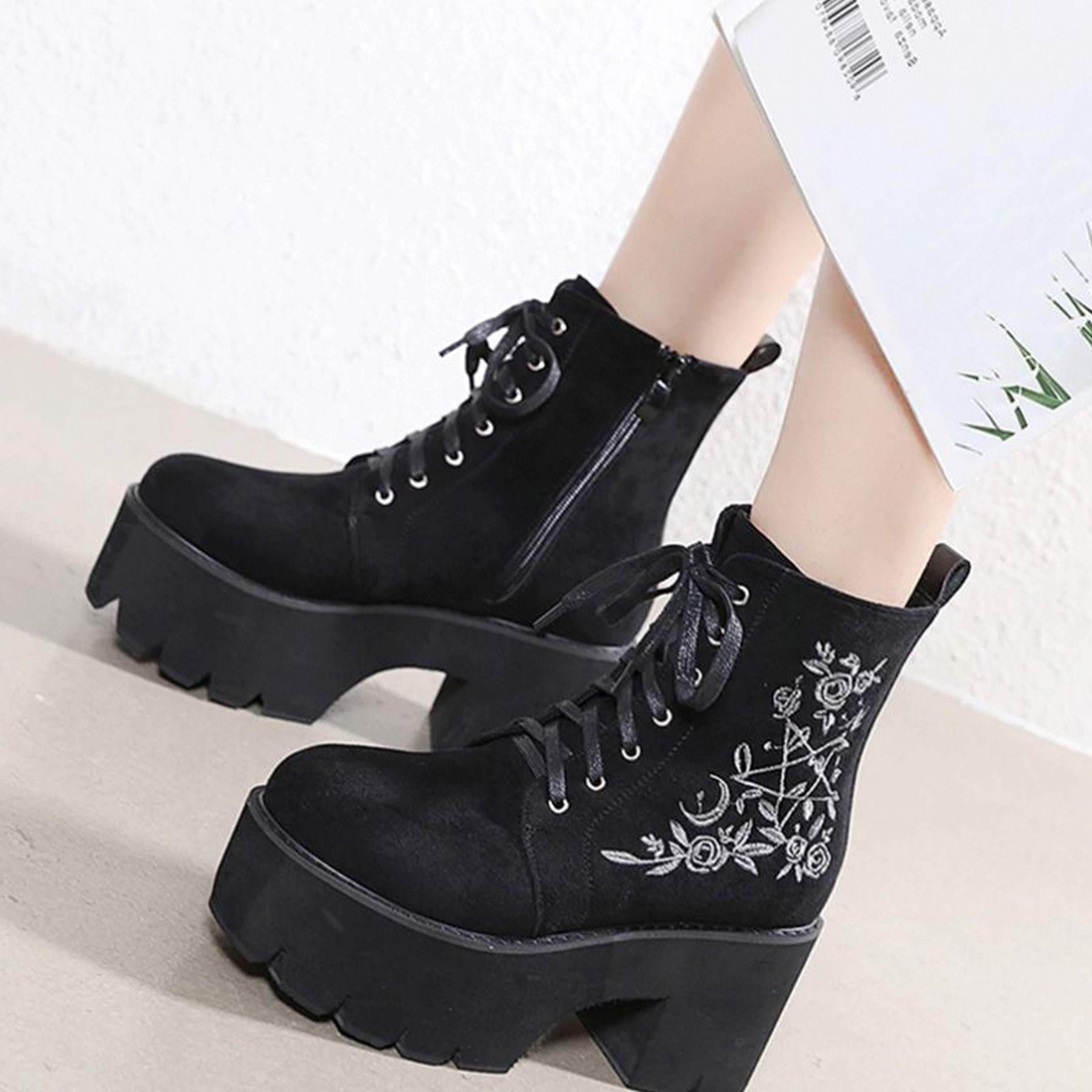 Gothic Boots, Platform Shoes, Chunky Shoes, Extravagant Shoes, Chunky Shoes, Goth Shoes, High Heels, Vintage Platforms, Lace Up Shoes
