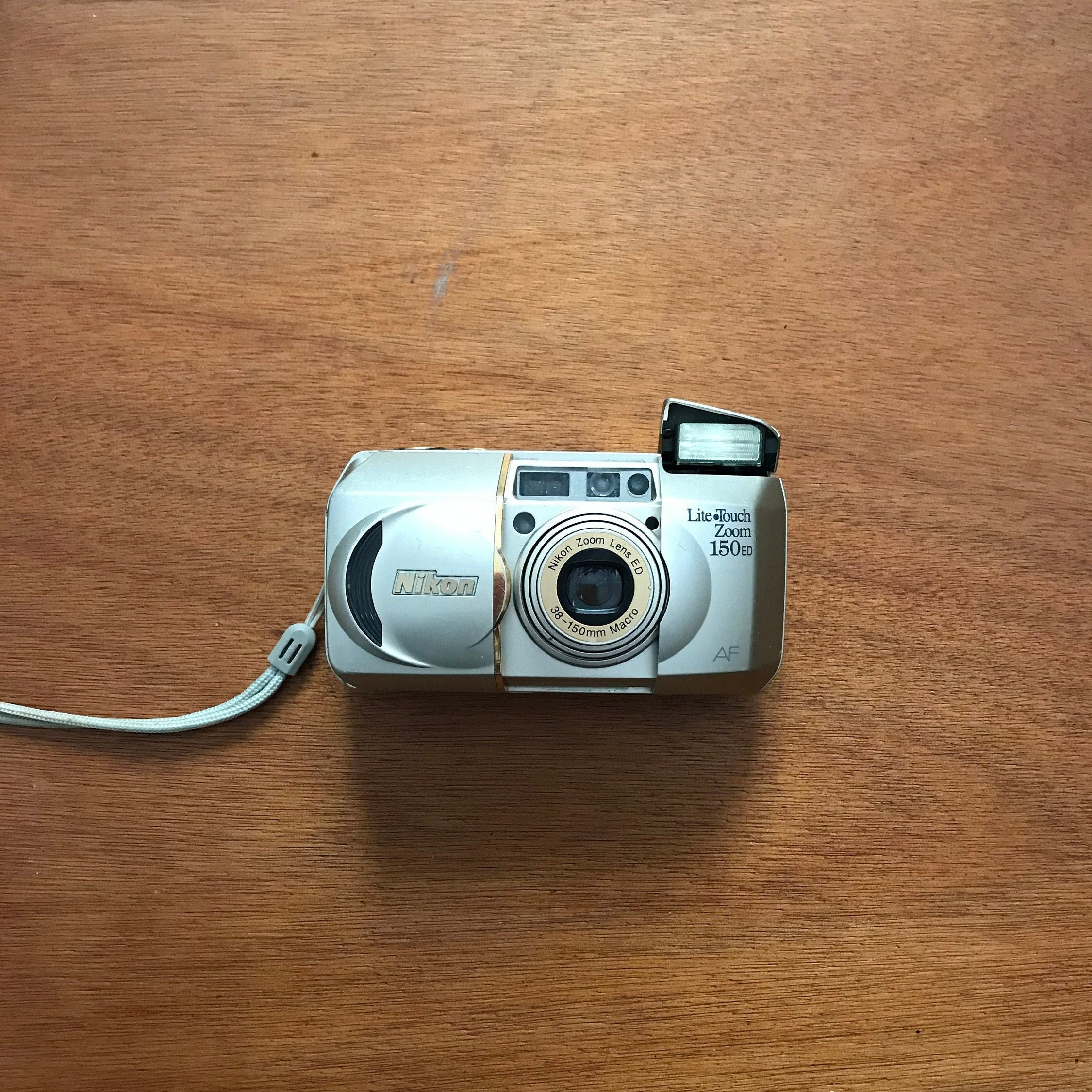 Nikon Lite Touch Zoom 150 ED 35mm Point Shoot Film Caméra Flash
