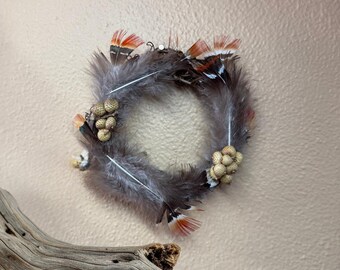 Tiny Wreath: Feathers and White Dried Berries