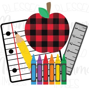 K&ouml;nnte beinhalten: Eine digitale Illustration mit Schulmaterialien. Ein rot-schwarz karierter Apfel liegt auf einem linierten Notizbuch mit einem gelben Bleistift. Ein graues Lineal und eine Reihe bunter Buntstifte vervollst&auml;ndigen das Design. Der Text "Blessed Momma Images" befindet sich im Hintergrund.
