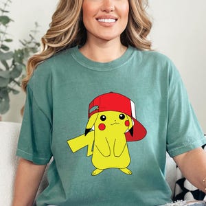 Comfort kleuren schattig Pikachu-shirt met rode hoed grafische T-shirt retro anime geïnspireerde T-shirt kawaii gamer top cadeau voor pokemon fans vintage stijl