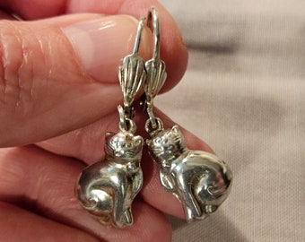 Sterling silver kitty cat "3-D" earrings. "92500" 1-3/8" long. 3.7 grams