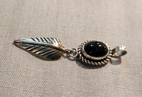 Amazing Marie Thompson Sterling Silver Feather Native American Necklace Amazing Marie Thompson Sterling Silver Feather Native American Necklace