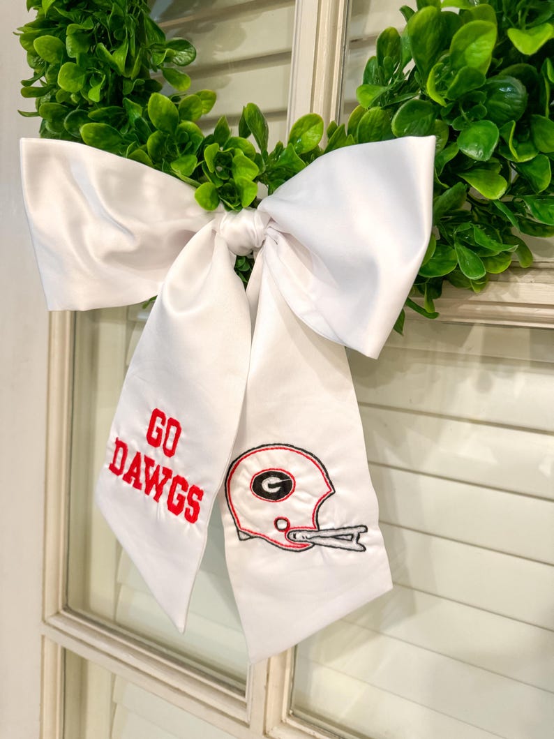 Custom Hand Embroidered UGA Wreath Sash, Hand Stitch, Go Dawgs, Georgia Bulldogs, Embroidery with Helmet, Wreath Bow