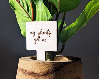 My Plants Get Me Wood Plant Marker van Ariell Forrest