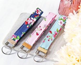 Floral Polka Dot Wood Covered + Gegraveerde Fob Sleutelhanger Polsbandje door Ariell Forrest