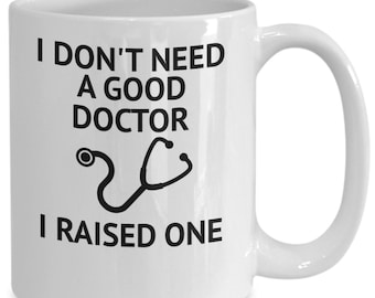 Tazza "Genitori orgogliosi di un medico", "Ho cresciuto un figlio", regalo per i genitori di un medico.