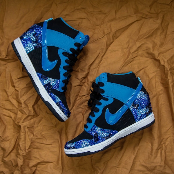 Nike Dunk Sky Hi Essential Black Blue Lacquer (Customized Camo) - Betoverd met Swarovski-kristallen