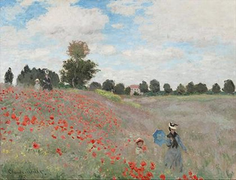 Puede incluir: Una pintura de un campo de amapolas rojas con dos figuras caminando en la distancia. El cielo es azul con nubes blancas. El campo es verde y las figuras llevan vestidos blancos.