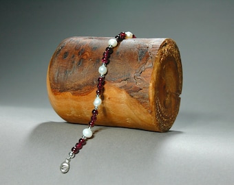 Garnet and pearl bracelet