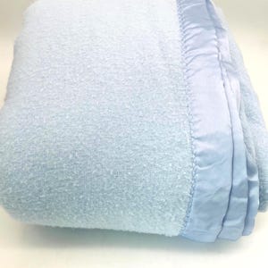 Vintage 100% Acrylic, Satin Trim Queen Light Blue Blanket 88&quot; x 108&quot;