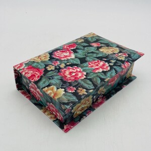 Caixa de joias espelhada de papelão com revestimento de papel floral vintage