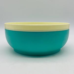 MCM Bolero Therm-O-Ware Large 9.75&quot; Aqua Plastic Bowl