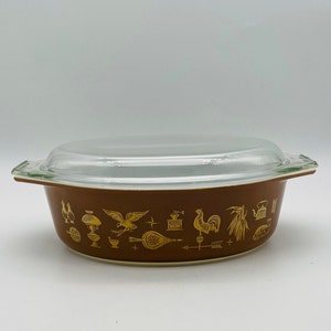 Pyrex 2.5 Qt. Early American Pattern Oval Casserole Dish with Lid/Made in USA - Mid Century Brown and Gold Casserole