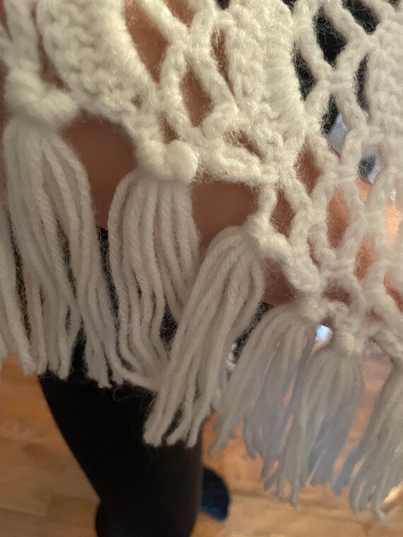 1970's White Crocheted Fringed Shawl - image 5