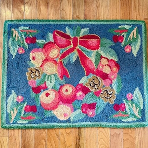Vintage Hand Hooked Wool  &quot;Winter Wreath&quot; Accent Rug