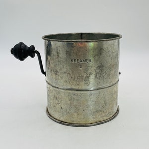 Vintage Kreamer XLarge 1940&#39;s Sifter #2, Wood Knob/Commercial Grade Sifter
