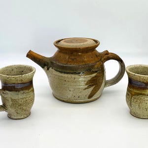 Earthy Studio Pottery Teapot with 2 Matching Tea Cups