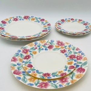 Vintage &quot;Floride&quot; Arcopal France Dinner and Salad Plates, Set of 4
