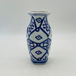 Silvestri Blue & White 7.25&quot; Hexagon Flower Vase