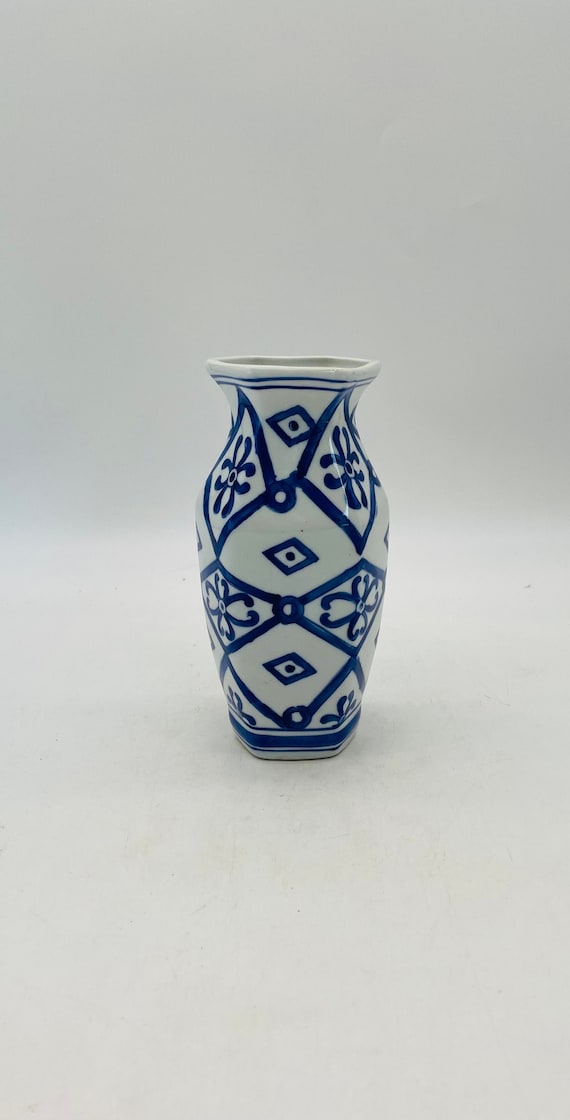 Hexagonal Flower Vase in Stone Ware stoop | Hexagonal Flower Vase