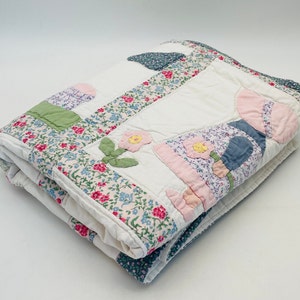 Sweet Sunbonnet Sue and Sam Vintage Handmade Crib/Toddler Bed Quilt