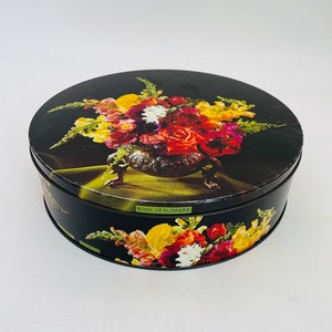 Vintage &quot;Bowl of Flowers&quot; English Biscuit Tin