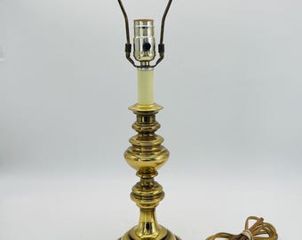 Lámpara de mesa de latón con patas - 21,5" Vintage Lighting