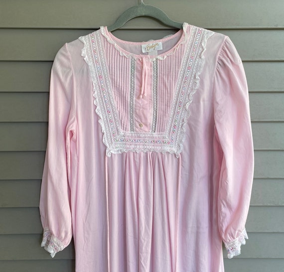 Lovely Barbizon Soft Pink Embroidery and Lace Lon… - image 1