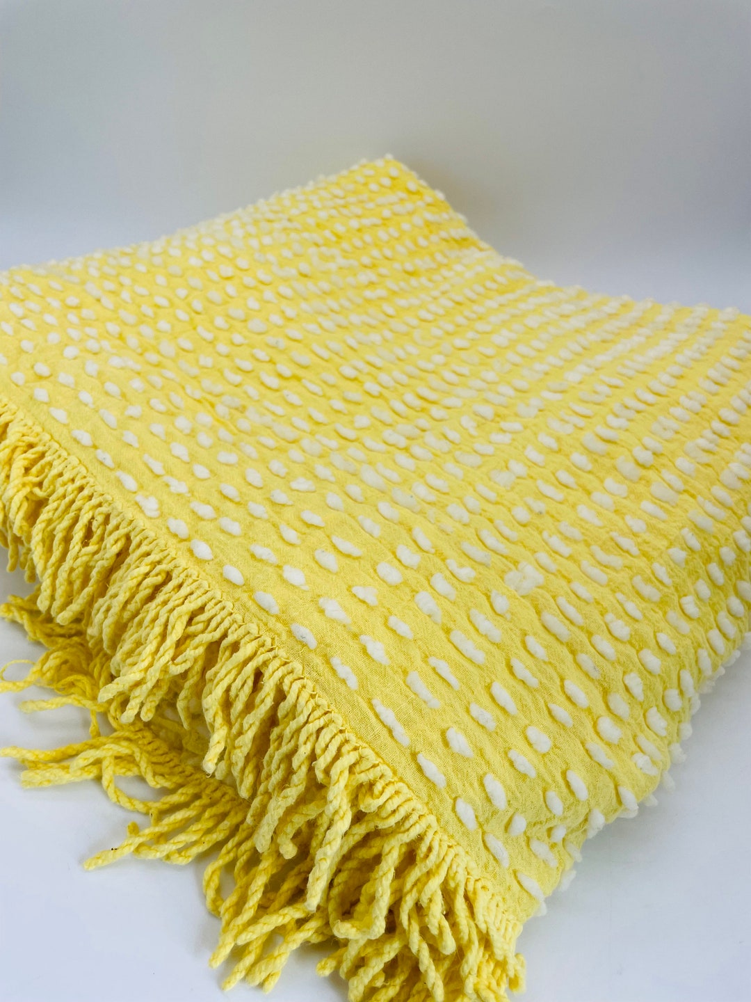 Midcentury Yellow Hobnail/popcorn Lightweight Bedspread With Fringe