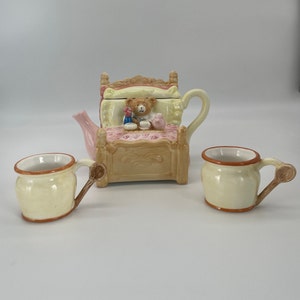 Adorable Mother Bear Porcelain Teapot with 2 Cups/Vintage Houston Harvest, Hallmark Licensed