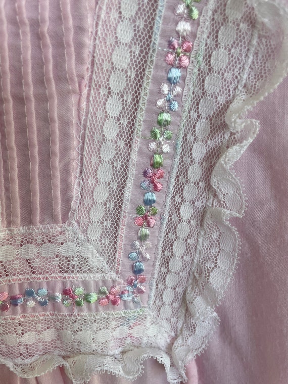 Lovely Barbizon Soft Pink Embroidery and Lace Lon… - image 6
