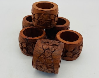 Mooie gesneden teakhouten servetringen met bloemen, set van 6 - vintage massief houten servetringen