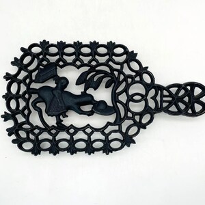 Vintage Virginia Metalcrafters Gusseisen-Untersetzer „Rotkäppchen & Wolf“