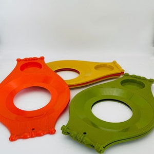 Portabicchieri e portapiatti in plastica e carta, set da 6/Vassoi da picnic di metà secolo/Portapiatti da campeggio in plastica