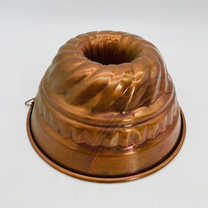 Vintage Copper Bundt Cake Mold/Kitchen Wall Decor