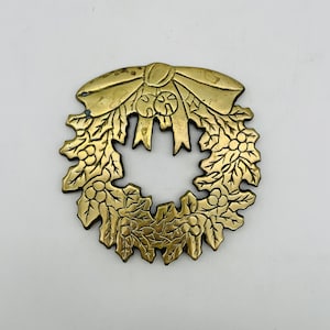 Solid Brass Christmas Wreath Footed Trivet/Vintage Holiday Trivet
