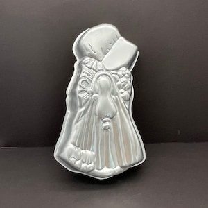 Wilton Holly Hobbie Cake Pan/Vintage Birthday Cake Pan/1975 Made in Korea