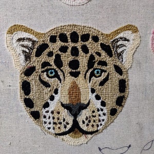 Hand Tufted Leopard Head Mini Rug Wall Hanging For Home Décor Living Room Kid Room Guest Room, Prefect Gift for Kids 35 X 35 Cm image 6