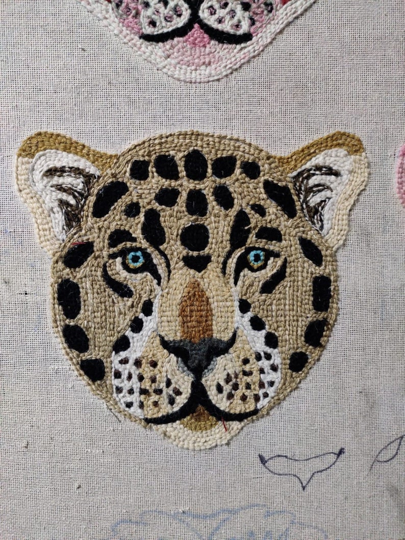 Hand Tufted Leopard Head Mini Rug Wall Hanging For Home Décor Living Room Kid Room Guest Room, Prefect Gift for Kids 35 X 35 Cm image 6