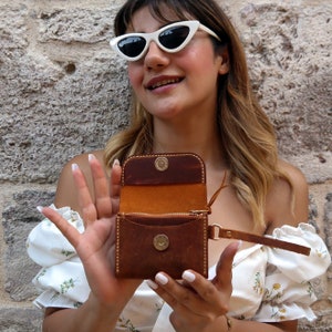 Carteira de pulso feminina feita à mão, bolsa de couro com design fino, bolsa minimalista, bolsa pequena com zíper 3x4, carteira com chaveiro estilosa.