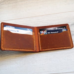 Handgemaakte minimalistische heren leren portemonnee, op maat gemaakte portemonnee voorvak, slanke tweevoudige kaartportemonnee, volnerf leer uniek kerstcadeau.