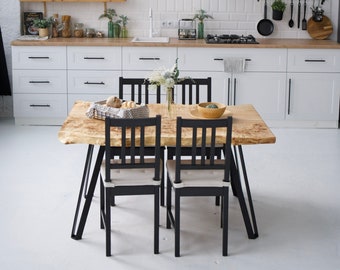 Eettafel met levende rand, plaattafel, houten keukentafel, levende randtafel, rustieke eettafel, rustieke keukentafel