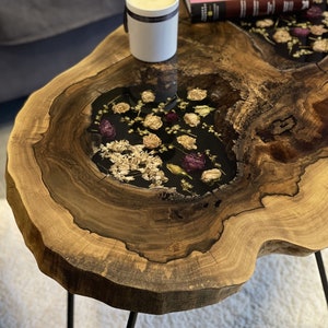 Wallnut Coffee Table With Dry Flowers, Live Edge Coffee Table, Unique Coffee Table, Wood Coffee Table, Custom Coffee Table, Resin Art