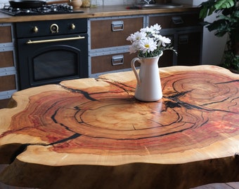 Nature&#39;s Art: handgemaakte houten eettafel van een unieke esdoornplaat te koop, op voorraad