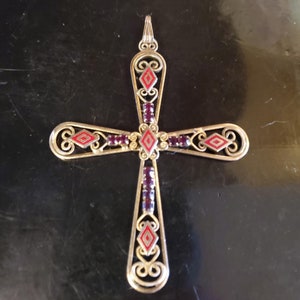 Hobe Cross pendant