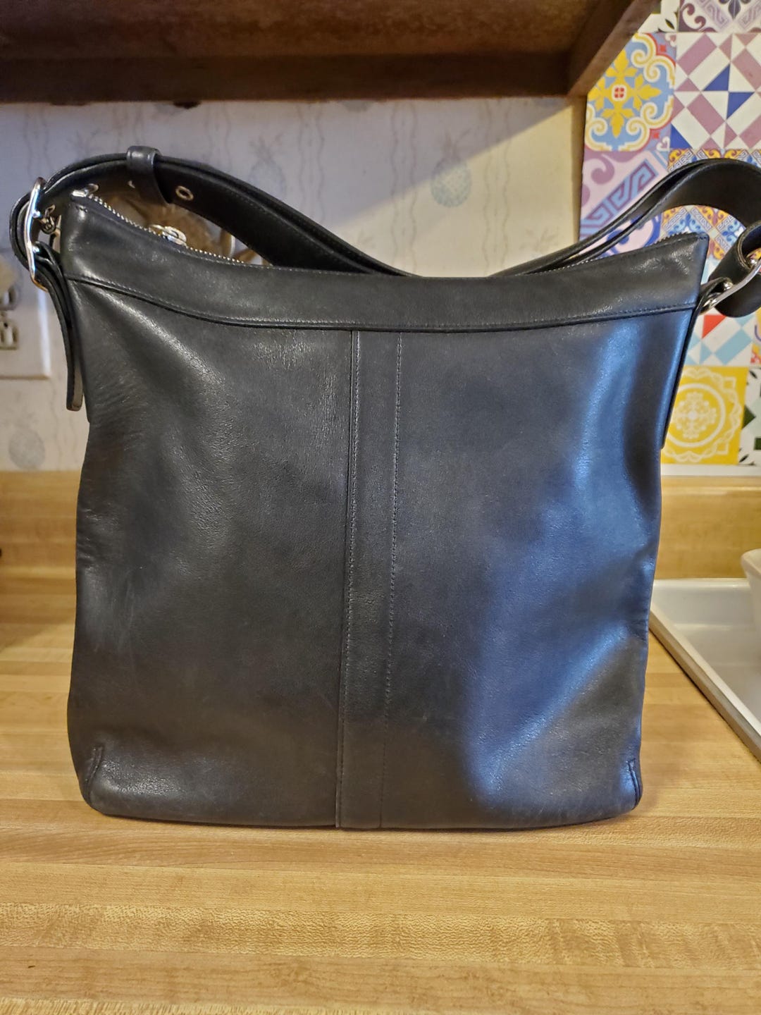 バッグ Coach Classic Leather Shoulder Bag m_636826b6eb7e7a7faf29e65b.jpeg